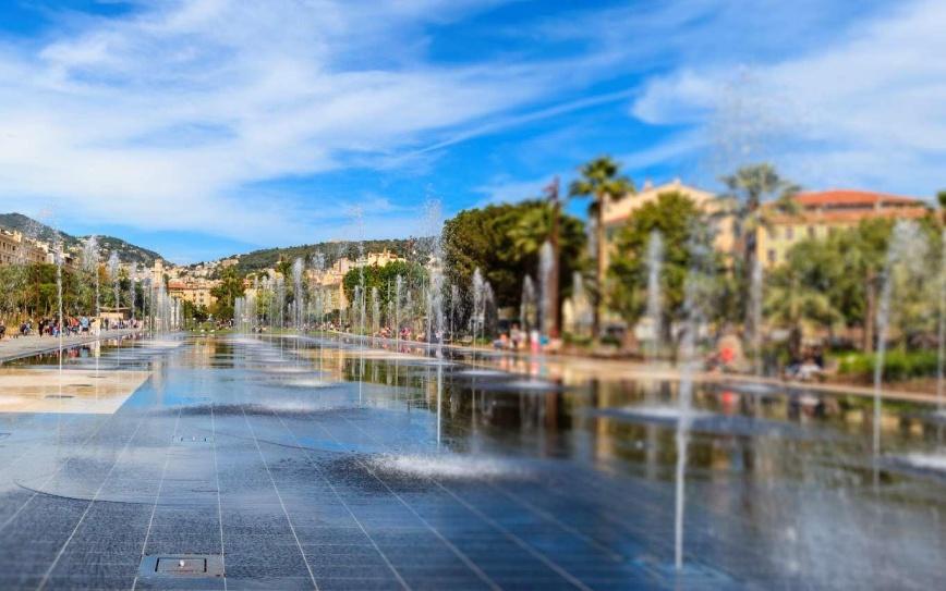 bassin d'eau dans une agglomération